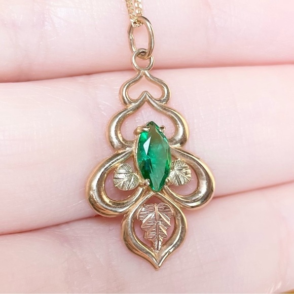 Jewelry - Vintage 10K black hills gold green Helenite marquis tricolor solid gold …​​​​